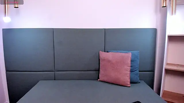 lexiethompson  online show from 8, 1, 2026