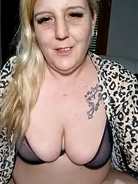 BecciDeluxe online show from 9, 2, 2026