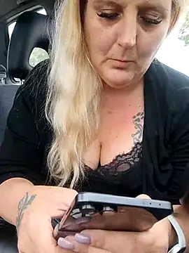BecciDeluxe online show from 3, 5, 2026