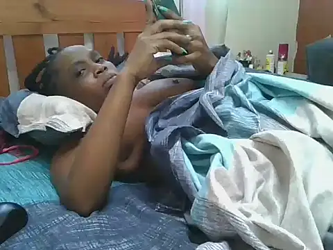 Snapshot of Sweetchoco5 chatting on 29, 10, 2025 Sweetchoco5 online show from 29, 10, 2025