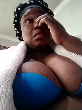 Snapshot of MATUREBUSSTY chatting on 28, 9, 2025 MATUREBUSSTY online show from 28, 9, 2025