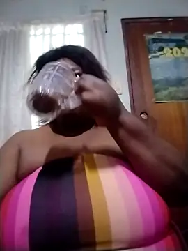 Snapshot of MATUREBUSSTY chatting on 30, 10, 2025 MATUREBUSSTY online show from 30, 10, 2025