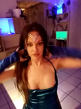 Luna Kitanna online show from 2, 2, 2025