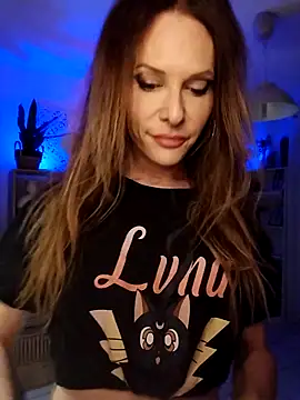 Luna Kitanna online show from 9, 9, 2025