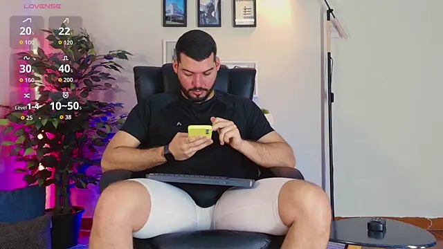 Snapshot of HenryBenso chatting on 5, 10, 2025 HenryBenso online show from 5, 10, 2025