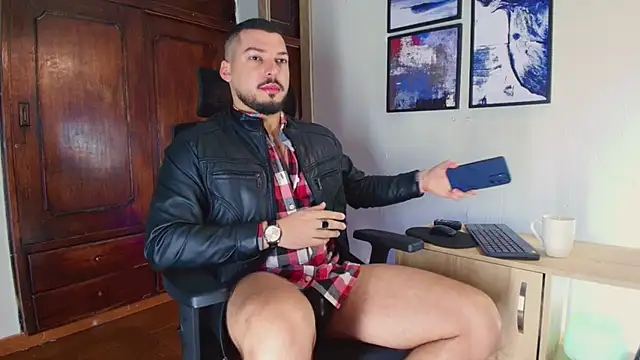 Snapshot of HenryBenso chatting on 13, 11, 2025 HenryBenso online show from 13, 11, 2025