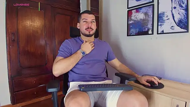 Snapshot of HenryBenso chatting on 28, 11, 2025 HenryBenso online show from 28, 11, 2025