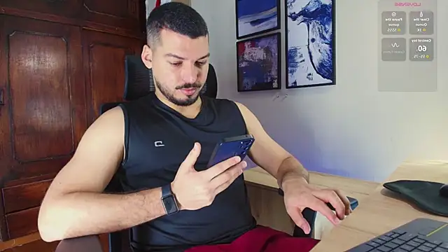 Snapshot of HenryBenso chatting on 16, 12, 2025 HenryBenso online show from 16, 12, 2025