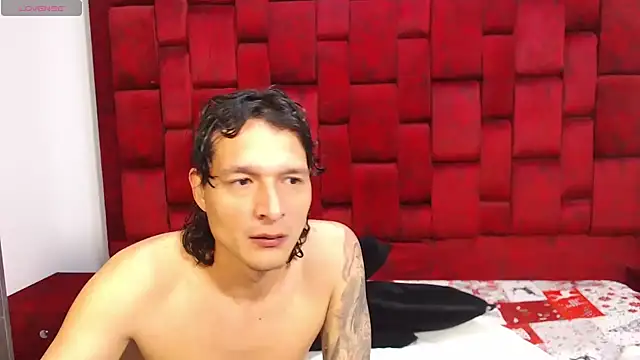 Snapshot of Couple_No_Limits chatting on 4, 11, 2025 Couple No Limits online show from 4, 11, 2025