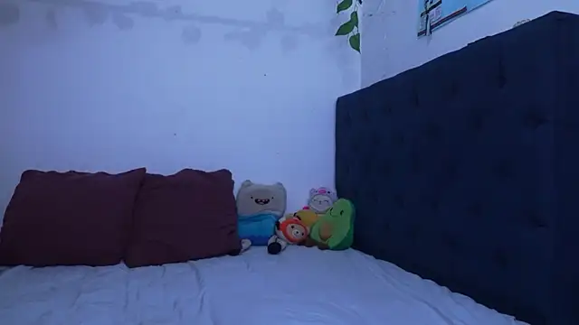 Snapshot of AliciaBasch chatting on 9, 11, 2025 AliciaBasch online show from 9, 11, 2025