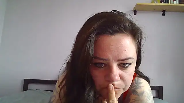 Snapshot of curvybrat93 chatting on 21, 7, 2026 curvybrat93 online show from 21, 7, 2026