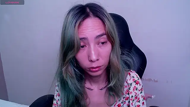 Erika Stevens online show from 17, 11, 2025