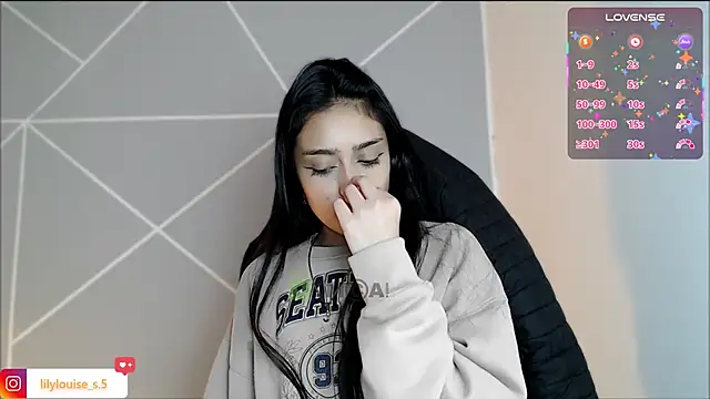 lilylouisee online show from 2, 4, 2026