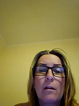 Snapshot of Steffi45 chatting on 5, 3, 2025 Steffi45 online show from 5, 3, 2025