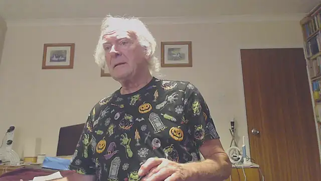 Snapshot of WaverlyKernow chatting on 6, 1, 2025 WaverlyKernow online show from 6, 1, 2025