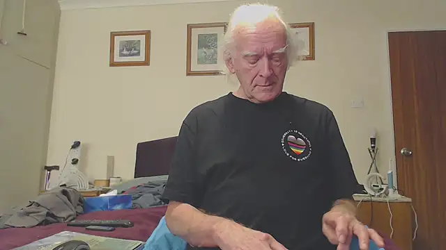 Snapshot of WaverlyKernow chatting on 9, 1, 2025 WaverlyKernow online show from 9, 1, 2025