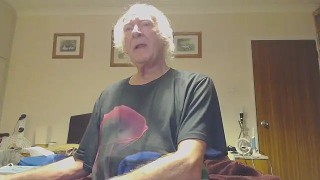 Snapshot of WaverlyKernow chatting on 11, 1, 2025 WaverlyKernow online show from 11, 1, 2025