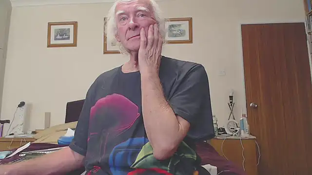 Snapshot of WaverlyKernow chatting on 31, 1, 2025 WaverlyKernow online show from 31, 1, 2025