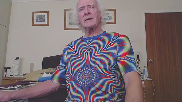 Snapshot of WaverlyKernow chatting on 31, 1, 2025 WaverlyKernow online show from 31, 1, 2025