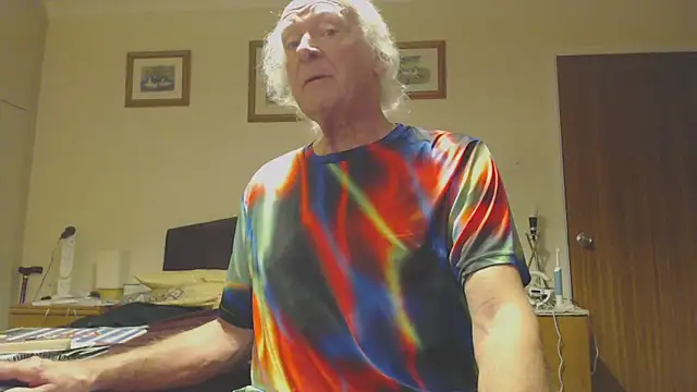 Snapshot of WaverlyKernow chatting on 5, 2, 2025 WaverlyKernow online show from 5, 2, 2025