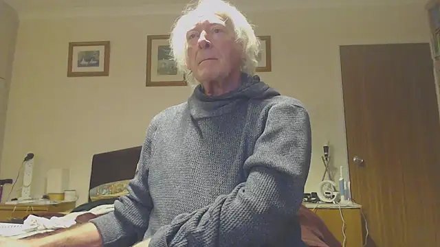 Snapshot of WaverlyKernow chatting on 10, 2, 2025 WaverlyKernow online show from 10, 2, 2025