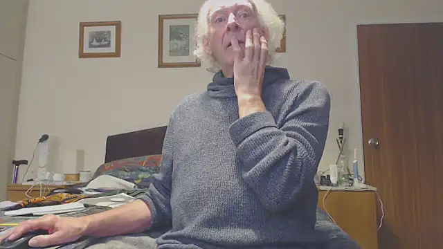 Snapshot of WaverlyKernow chatting on 1, 3, 2025 WaverlyKernow online show from 1, 3, 2025