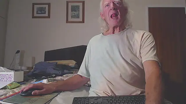 Snapshot of WaverlyKernow chatting on 8, 9, 2025 WaverlyKernow online show from 8, 9, 2025