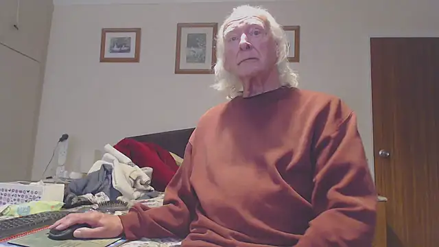 Snapshot of WaverlyKernow chatting on 15, 9, 2025 WaverlyKernow online show from 15, 9, 2025