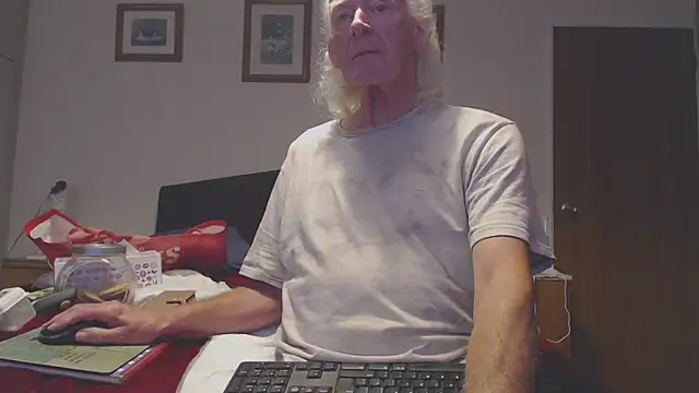 Snapshot of WaverlyKernow chatting on 27, 9, 2025 WaverlyKernow online show from 27, 9, 2025