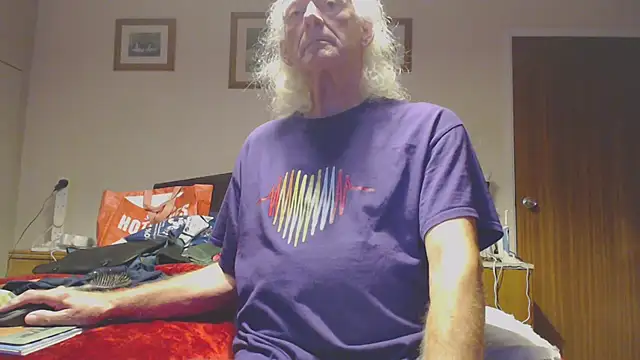 Snapshot of WaverlyKernow chatting on 1, 10, 2025 WaverlyKernow online show from 1, 10, 2025