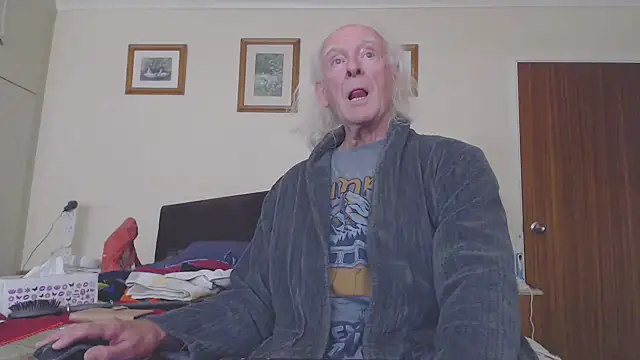 Snapshot of WaverlyKernow chatting on 17, 10, 2025 WaverlyKernow online show from 17, 10, 2025