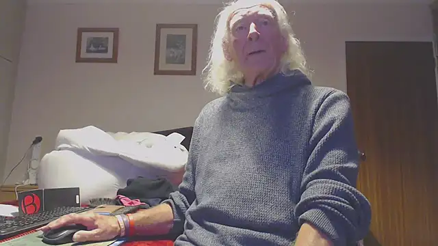 Snapshot of WaverlyKernow chatting on 28, 10, 2025 WaverlyKernow online show from 28, 10, 2025