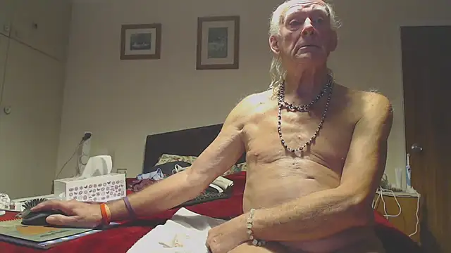 Snapshot of WaverlyKernow chatting on 4, 11, 2025 WaverlyKernow online show from 4, 11, 2025