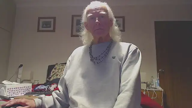 Snapshot of WaverlyKernow chatting on 5, 11, 2025 WaverlyKernow online show from 5, 11, 2025