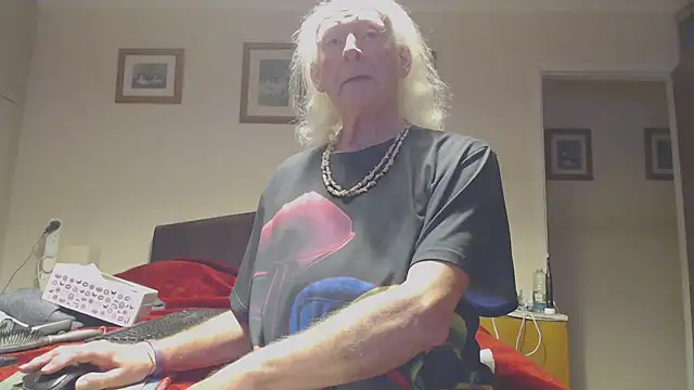 Snapshot of WaverlyKernow chatting on 17, 12, 2025 WaverlyKernow online show from 17, 12, 2025