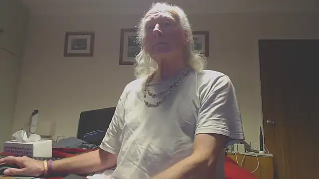 Snapshot of WaverlyKernow chatting on 23, 12, 2025 WaverlyKernow online show from 23, 12, 2025