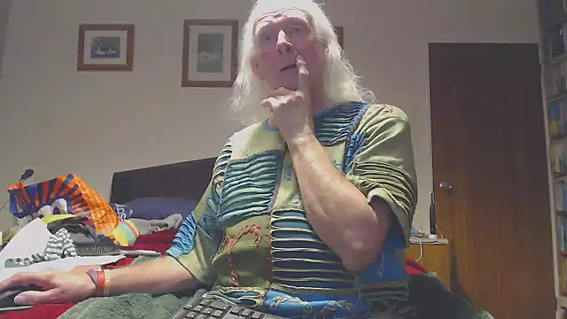 Snapshot of WaverlyKernow chatting on 10, 2, 2026 WaverlyKernow online show from 10, 2, 2026