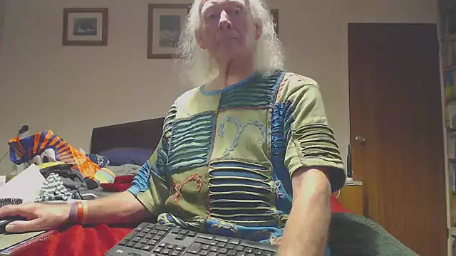 Snapshot of WaverlyKernow chatting on 11, 2, 2026 WaverlyKernow online show from 11, 2, 2026