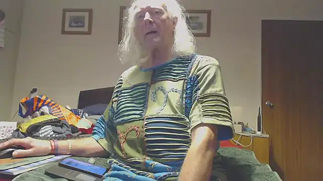 Snapshot of WaverlyKernow chatting on 12, 2, 2026 WaverlyKernow online show from 12, 2, 2026