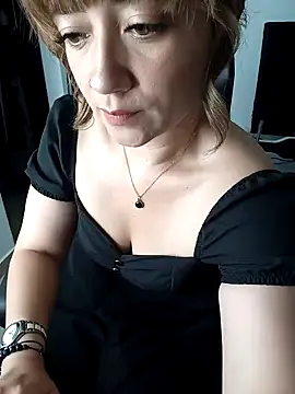 Snapshot of tata_laima__ chatting on 4, 2, 2025 tata laima   online show from 4, 2, 2025