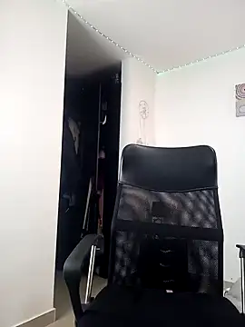 Snapshot of tata_laima__ chatting on 4, 2, 2025 tata laima   online show from 4, 2, 2025