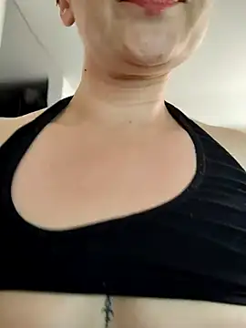 Snapshot of tata_laima__ chatting on 10, 3, 2025 tata laima   online show from 10, 3, 2025