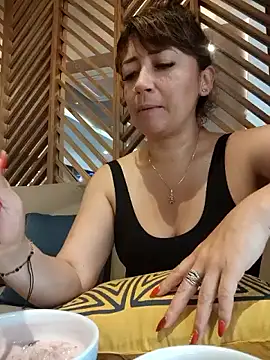 Snapshot of tata_laima__ chatting on 2, 10, 2025 tata laima   online show from 2, 10, 2025