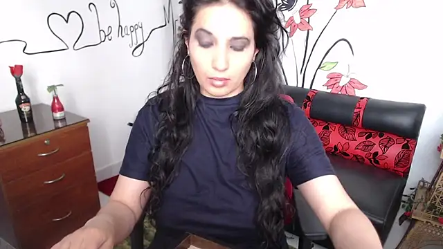 Roxanne Ssummers online show from 8, 1, 2025