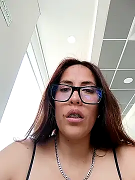 Snapshot of Lena-32 chatting on 4, 2, 2025 Lena-32 online show from 4, 2, 2025