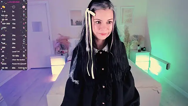 Lil Amelie online show from 25, 10, 2025