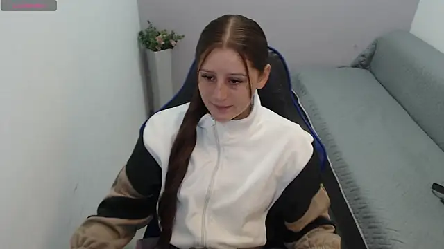 Snapshot of valerie_diaz1 chatting on 3, 10, 2025 valerie diaz1 online show from 3, 10, 2025