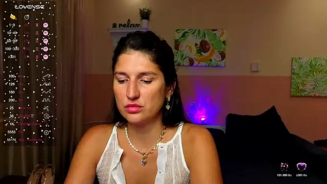 Alianna Solo Kisses online show from 30, 7, 2026