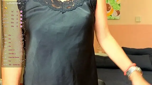 Alianna Solo Kisses online show from 6, 8, 2026