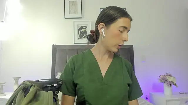helen mooree online show from 17, 7, 2026